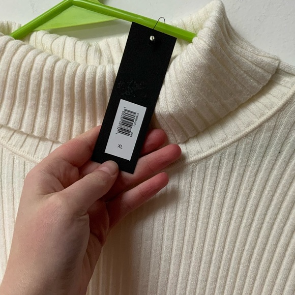 Banana Republic Turtleneck Sweater - Picture 2 of 4